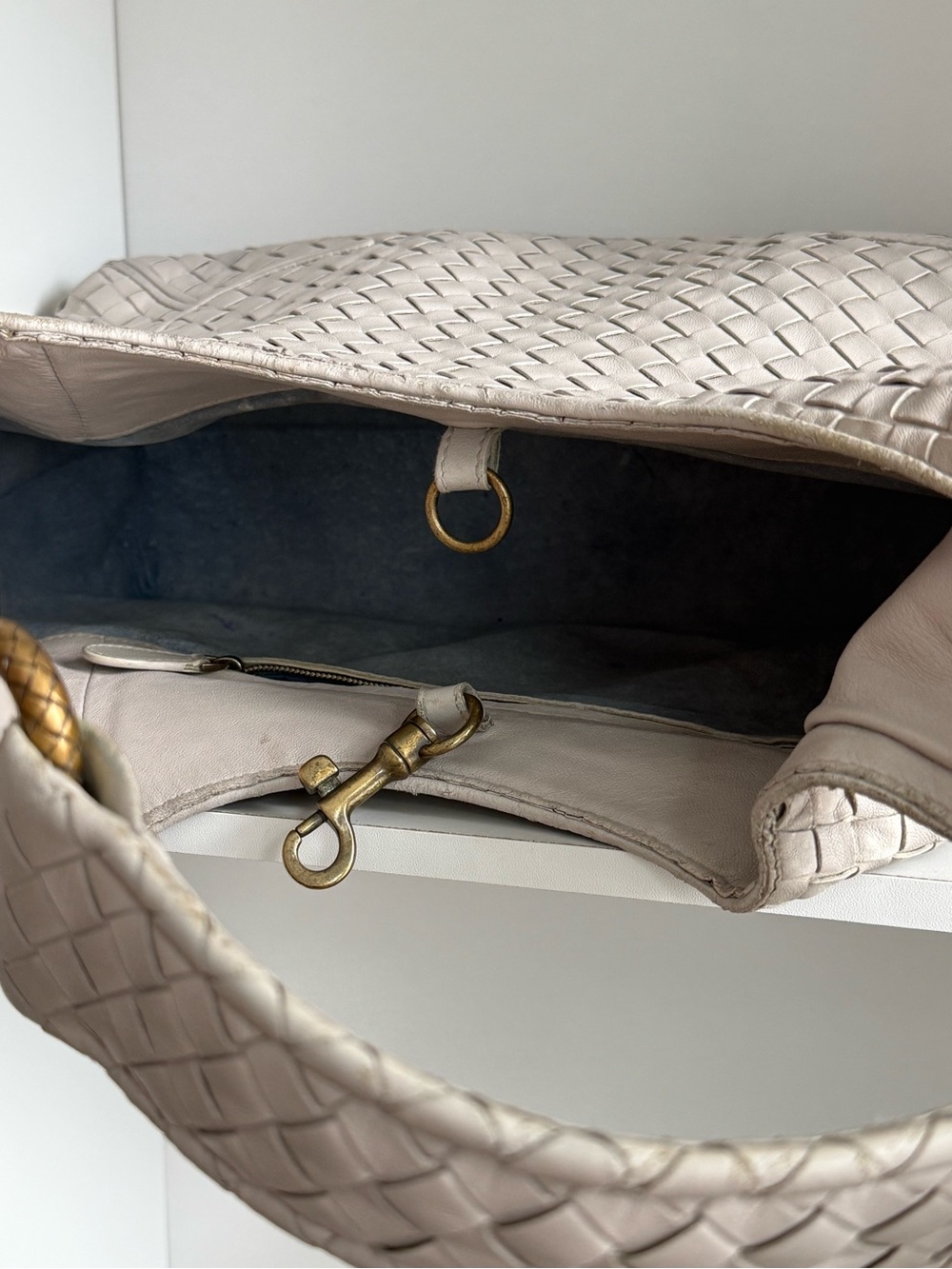 Bottega Veneta Cream Hobo Bag with Woven Leather and Curved Design - Picture 6 of 16